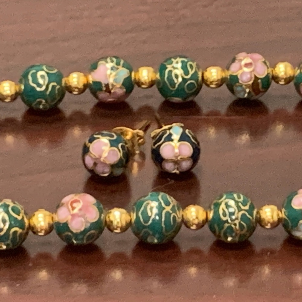 Vintage green enamel and gold jewelry set.
